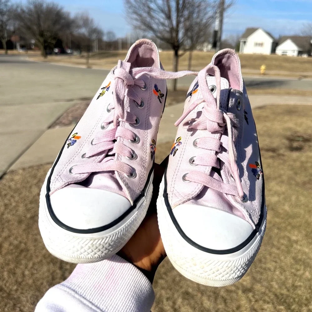 Converse Chuck Taylor All‎ Star We Are Stronger Together Sneakers Women's SZ 9